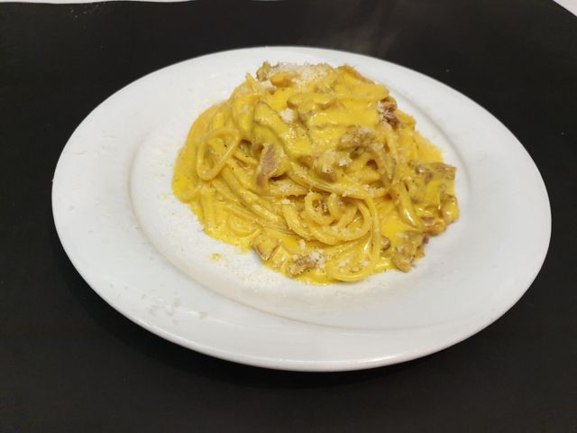 Spaghetti alla carbonara, vicino al Colosseo